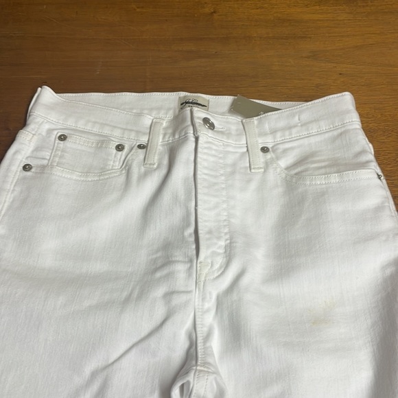 Jcrew 10" high-rise toothpick jean in white
Item AJ478 - Picture 7 of 14